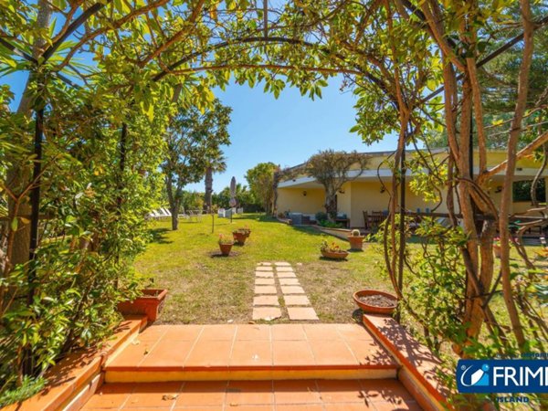 casa indipendente in vendita ad Olbia in zona Pittulongu