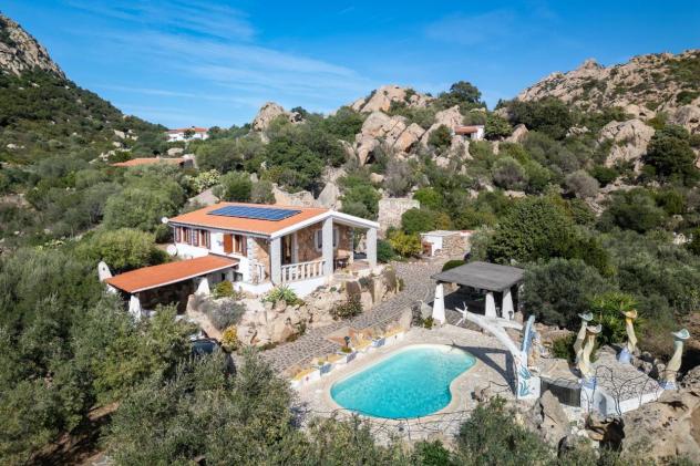 casa indipendente in vendita ad Olbia in zona Centro Storico