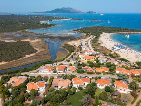 casa indipendente in vendita ad Olbia in zona Pittulongu