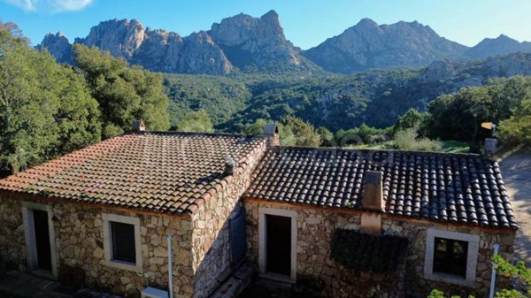 casa indipendente in vendita ad Olbia in zona San Pantaleo