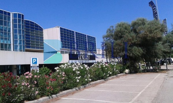 locale commerciale in vendita ad Olbia in zona Aldo Moro
