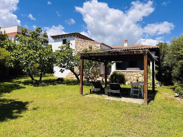 casa indipendente in vendita ad Olbia in zona Pittulongu