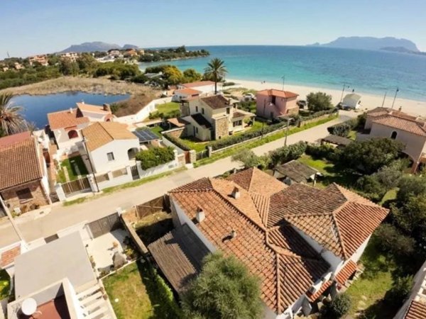 casa indipendente in vendita ad Olbia in zona Pittulongu