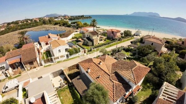 casa indipendente in vendita ad Olbia in zona Pittulongu