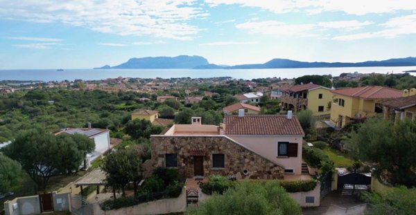 casa indipendente in vendita ad Olbia in zona Pittulongu