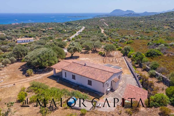 casa indipendente in vendita ad Olbia in zona Milmeggiu