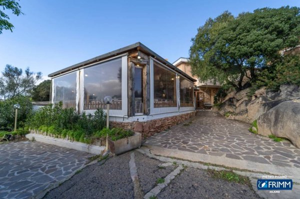 negozio in vendita ad Olbia in zona Marinella