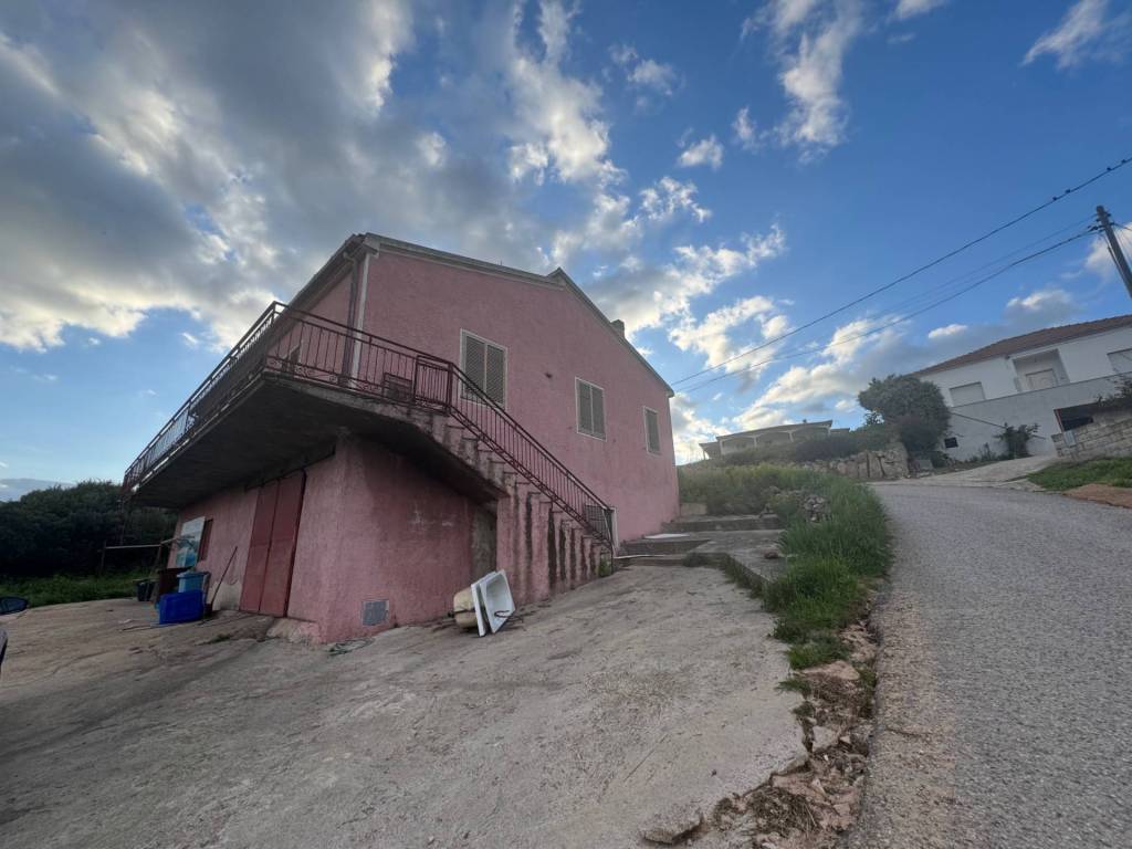 casa indipendente in vendita ad Olbia in zona Berchiddeddu