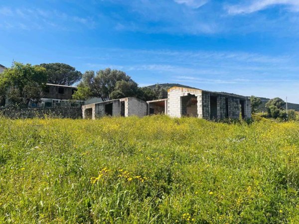 casa indipendente in vendita ad Olbia in zona Marinella