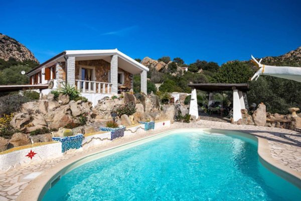 casa indipendente in vendita ad Olbia in zona Centro Storico