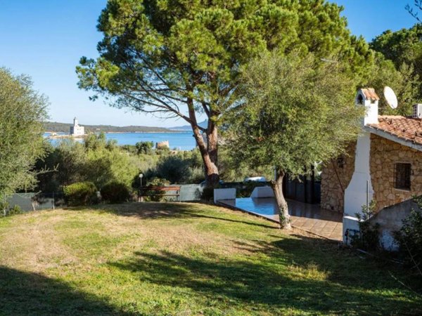 casa indipendente in vendita ad Olbia in zona Pittulongu