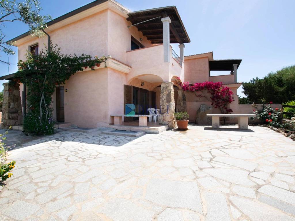 appartamento in vendita ad Olbia in zona Pittulongu