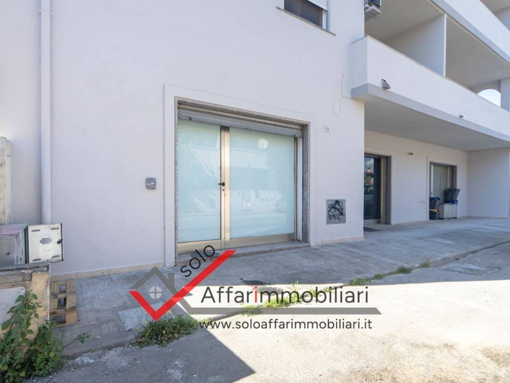 negozio in vendita ad Olbia in zona Baratta