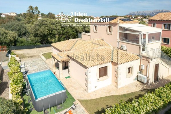 casa indipendente in vendita ad Olbia in zona Pittulongu
