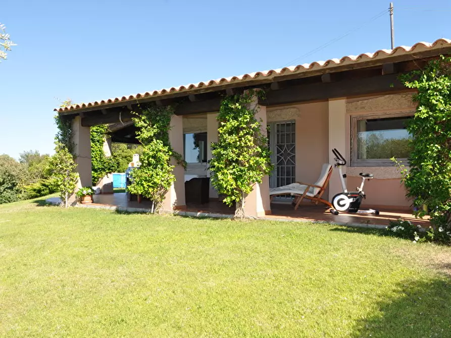 casa indipendente in vendita ad Olbia in zona Cugnana