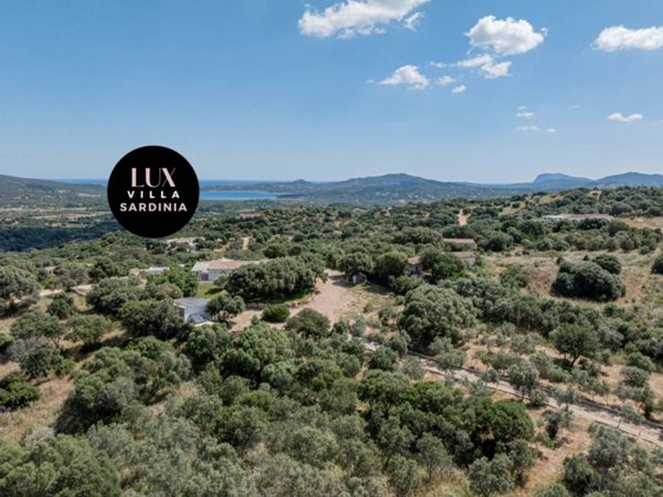 negozio in vendita ad Olbia in zona Cugnana