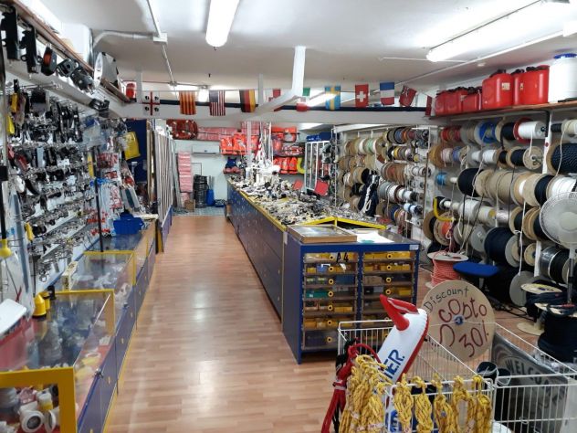 negozio in vendita ad Olbia in zona Vittorio Veneto