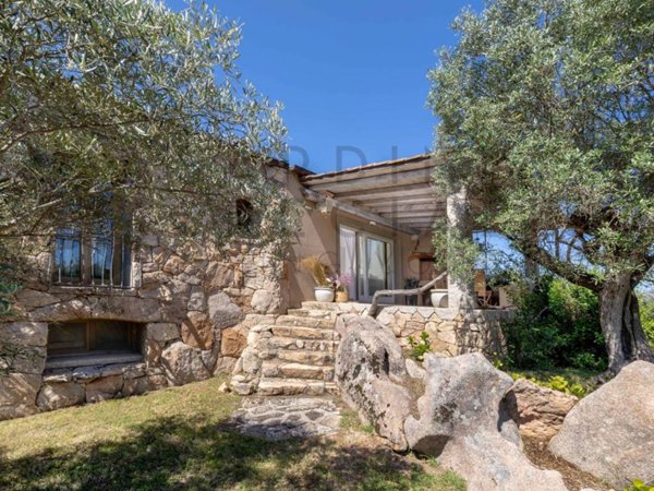 casa indipendente in vendita ad Olbia in zona San Pantaleo