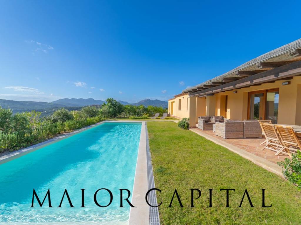 casa indipendente in vendita ad Olbia in zona Cugnana