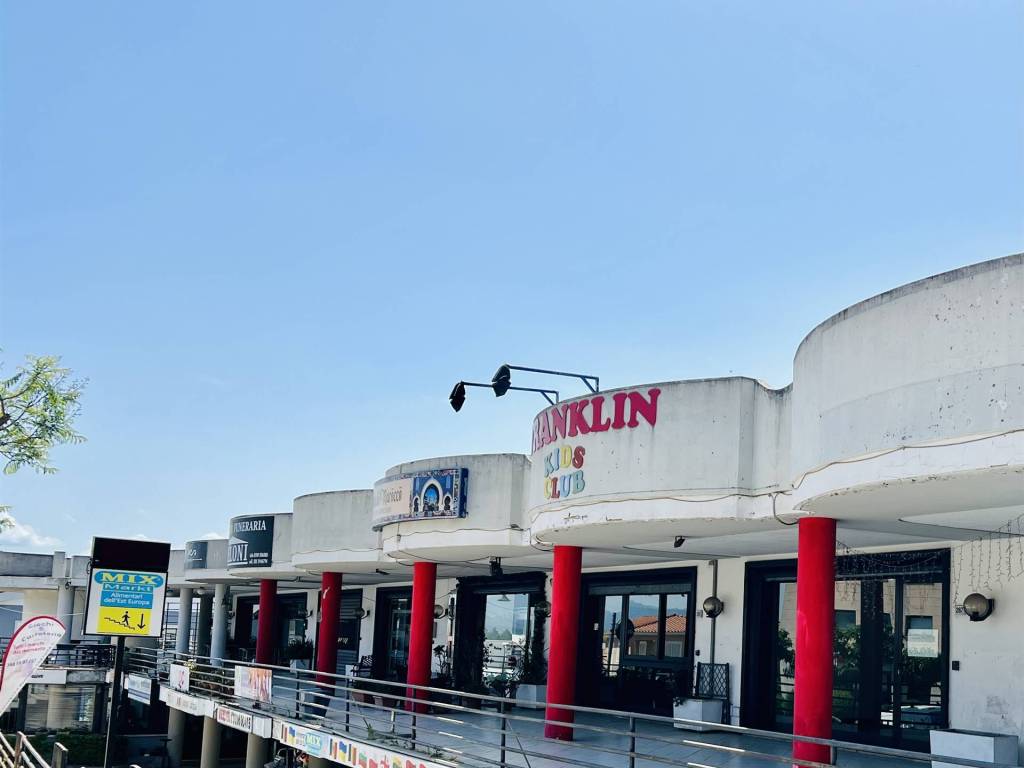 negozio in vendita ad Olbia in zona Aldo Moro