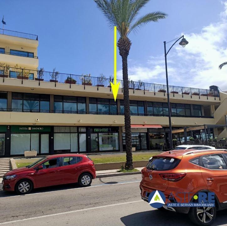locale commerciale in vendita ad Olbia