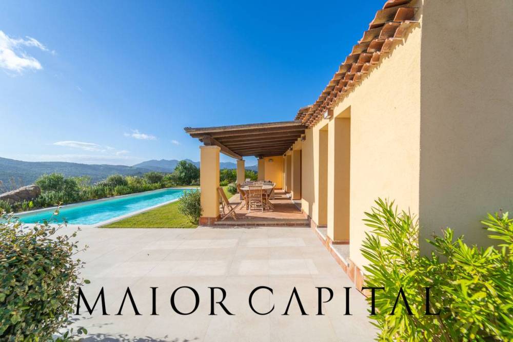 casa indipendente in vendita ad Olbia in zona Cugnana