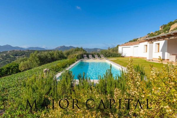 casa indipendente in vendita ad Olbia in zona Cugnana
