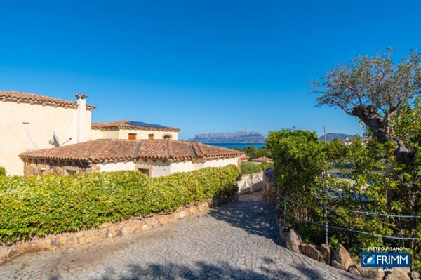 casa indipendente in vendita ad Olbia in zona Pittulongu