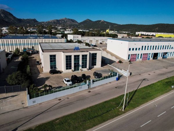 locale commerciale in vendita ad Olbia in zona Pittulongu
