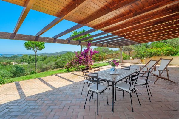 casa indipendente in vendita ad Olbia in zona Cugnana