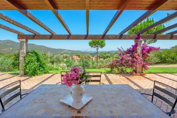 casa indipendente in vendita ad Olbia in zona Cugnana