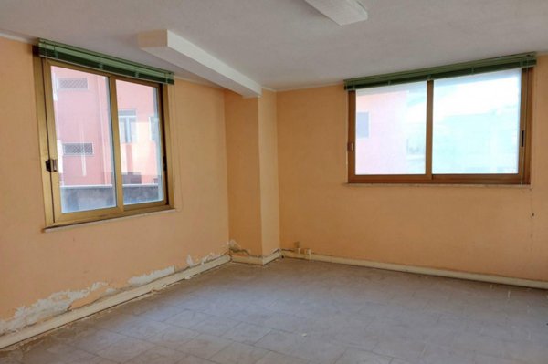 ufficio in vendita ad Olbia in zona Centro Storico