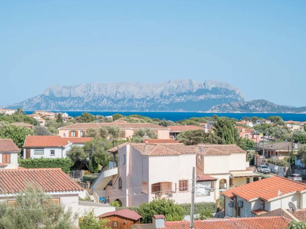 appartamento in vendita ad Olbia in zona Pittulongu