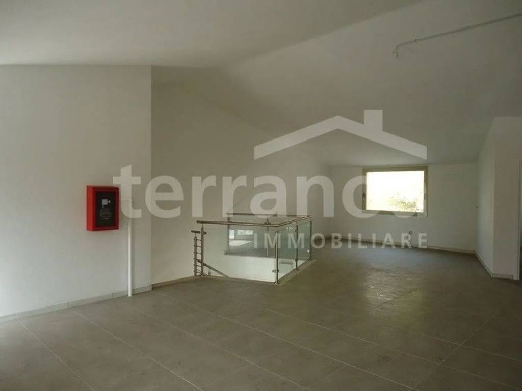 negozio in vendita ad Olbia in zona Baratta