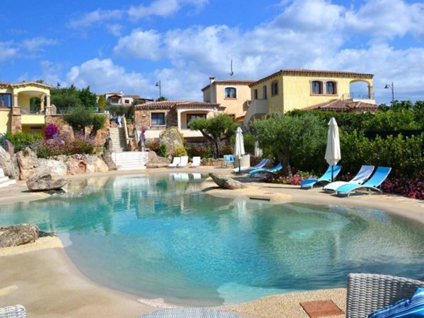 casa indipendente in vendita ad Olbia in zona Pittulongu