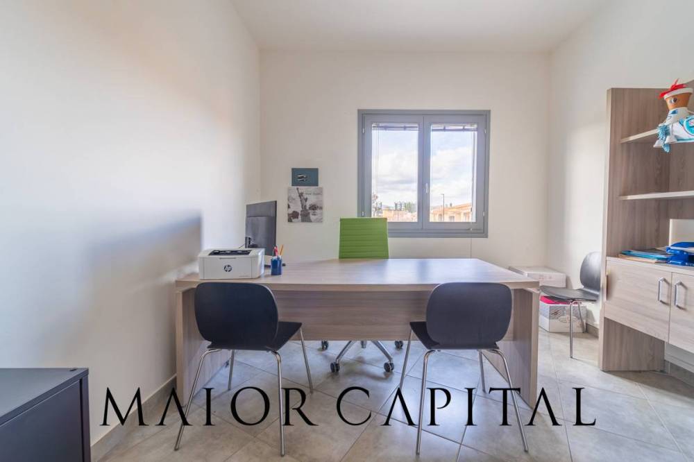 locale commerciale in vendita ad Olbia in zona Aldo Moro