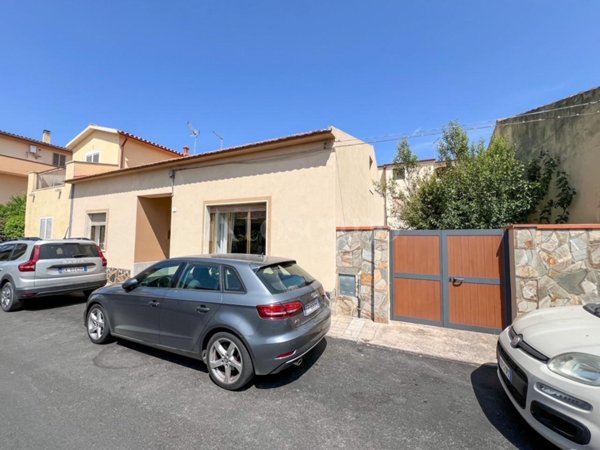casa indipendente in vendita ad Olbia in zona Barcellona