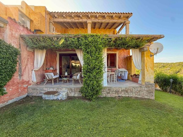 casa indipendente in vendita ad Olbia in zona Pittulongu