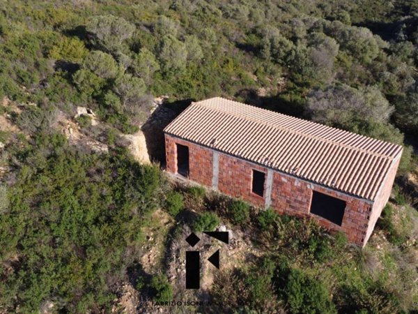 casa indipendente in vendita ad Olbia in zona Cugnana