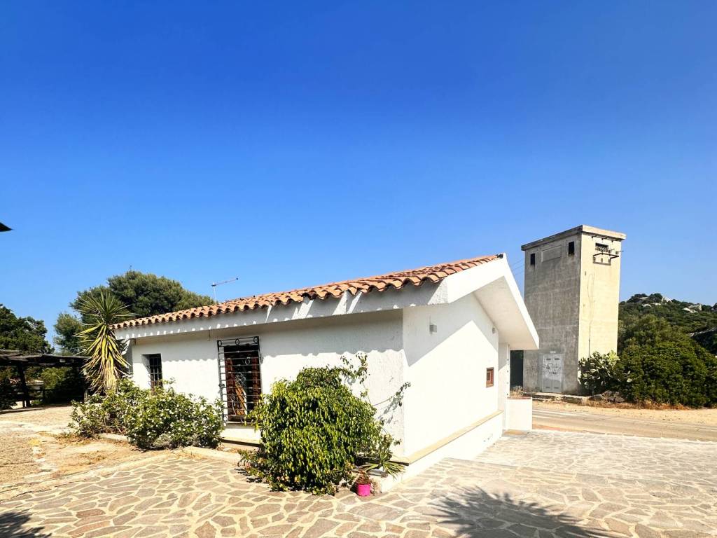 negozio in vendita ad Olbia