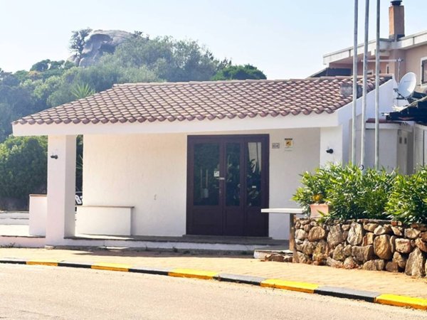 locale commerciale in vendita ad Olbia