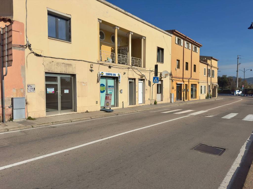 negozio in vendita ad Olbia in zona San Simplicio