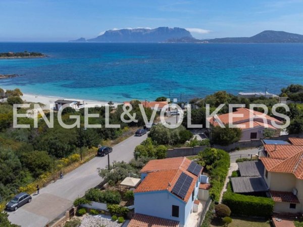 casa indipendente in vendita ad Olbia in zona Pittulongu