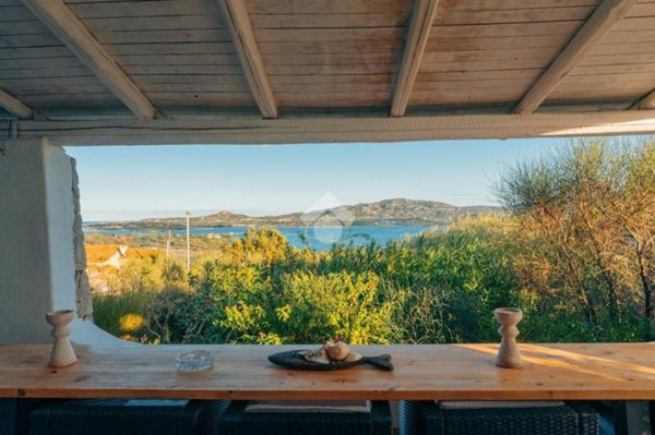 casa indipendente in vendita ad Olbia in zona Cugnana