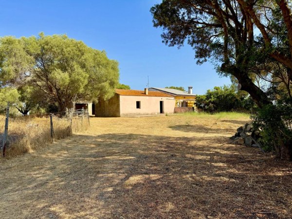 casa indipendente in vendita ad Olbia in zona Rudalza