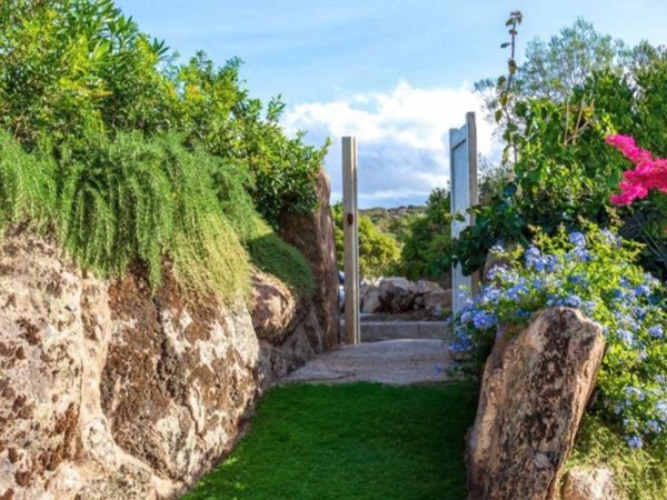 casa indipendente in vendita ad Olbia in zona Porto Istana