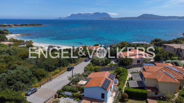 casa indipendente in vendita ad Olbia in zona Pittulongu