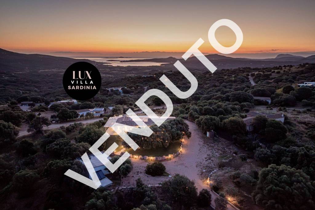casa indipendente in vendita ad Olbia in zona Cugnana