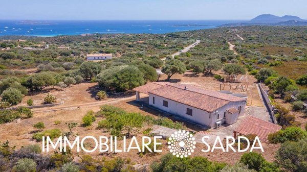 casa indipendente in vendita ad Olbia in zona Milmeggiu