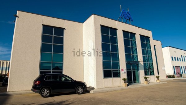 capannone in vendita ad Olbia